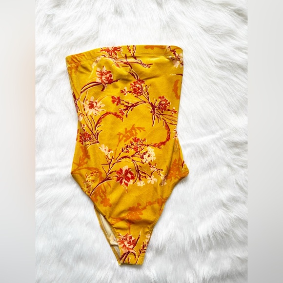 Urban OutfittersšOut from Under āGoldenrodā Yellow Velvet Strapless Bodysuit - Picture 3 of 7